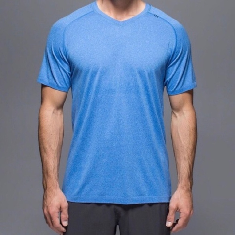 Men’s Lululemon blue and grey short sleeve t-shirt